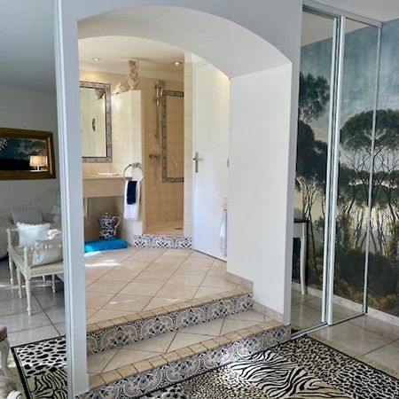 B&B Les Muscades Saint-Étienne-du-Grès Kültér fotó
