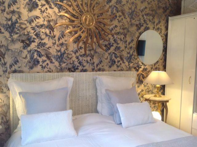 B&B Les Muscades Saint-Étienne-du-Grès Kültér fotó