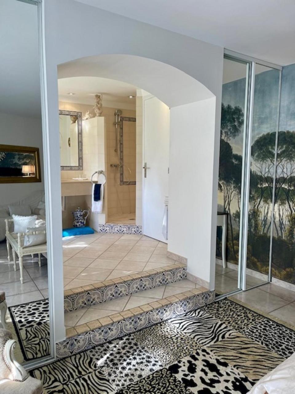 B&B Les Muscades Saint-Étienne-du-Grès Kültér fotó