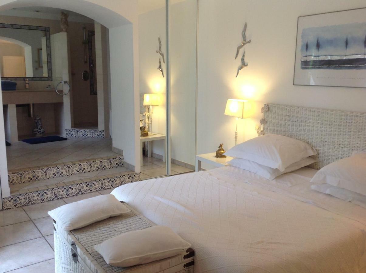 B&B Les Muscades Saint-Étienne-du-Grès Kültér fotó