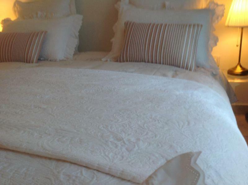 B&B Les Muscades Saint-Étienne-du-Grès Kültér fotó
