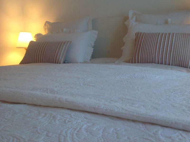 B&B Les Muscades Saint-Étienne-du-Grès Kültér fotó